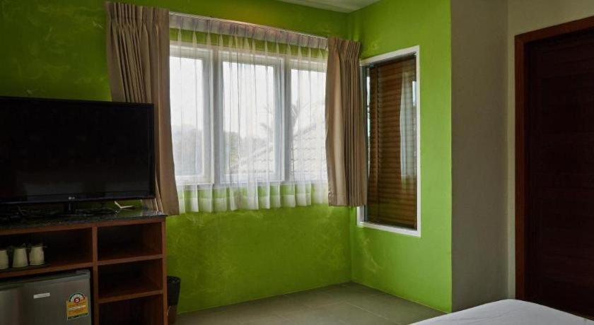 Ecozy Hotel Phuket